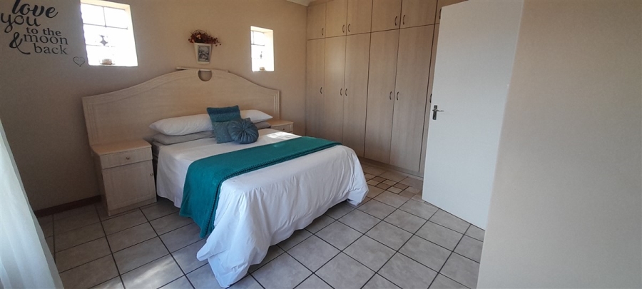 5 Bedroom Property for Sale in Wavecrest Eastern Cape